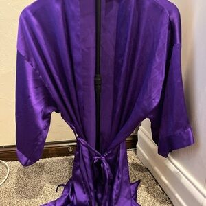 VICTORIA'S SECRET Purple Satin Kimono Robe small/medium